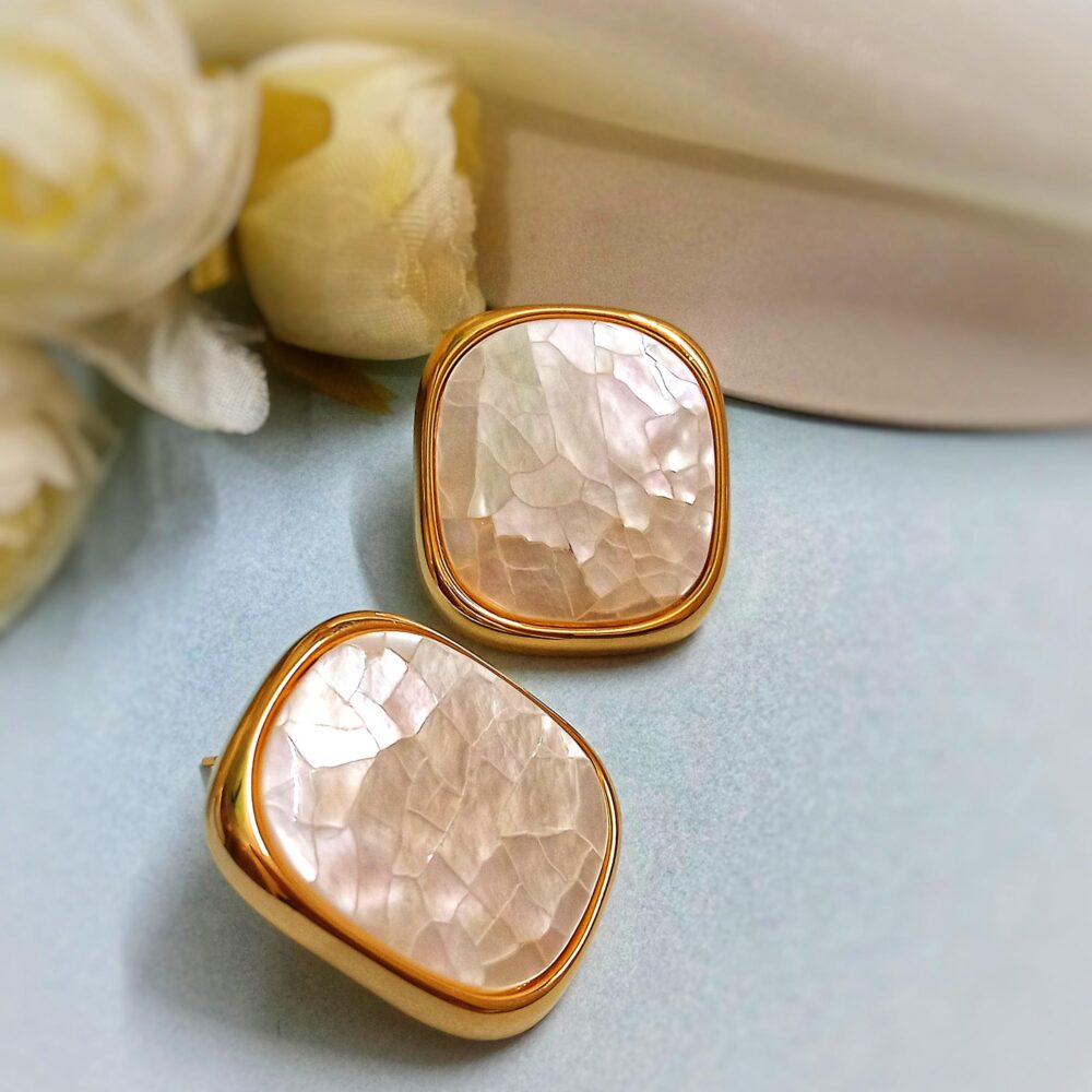 Liv MOP Studs