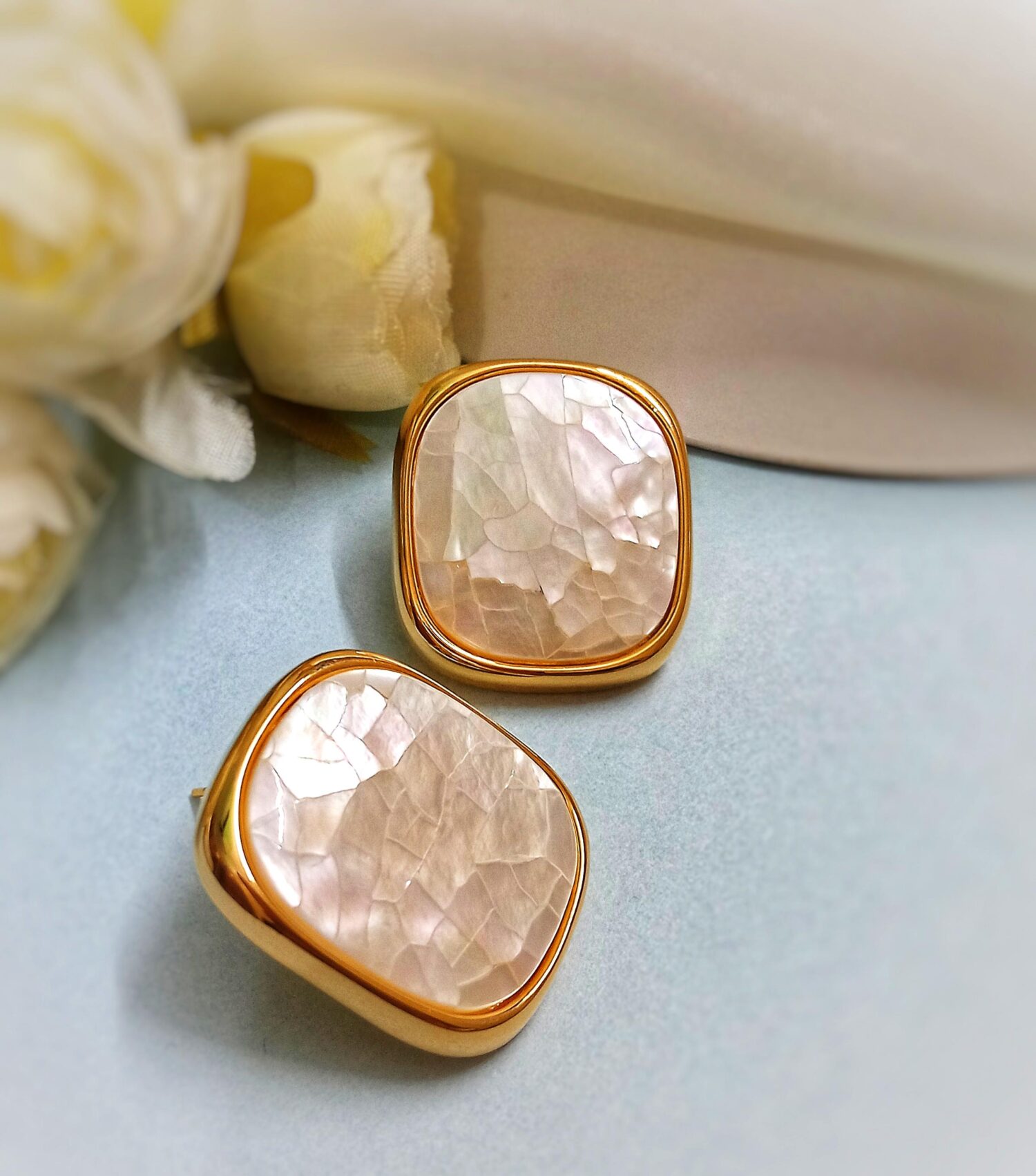 Liv MOP Studs