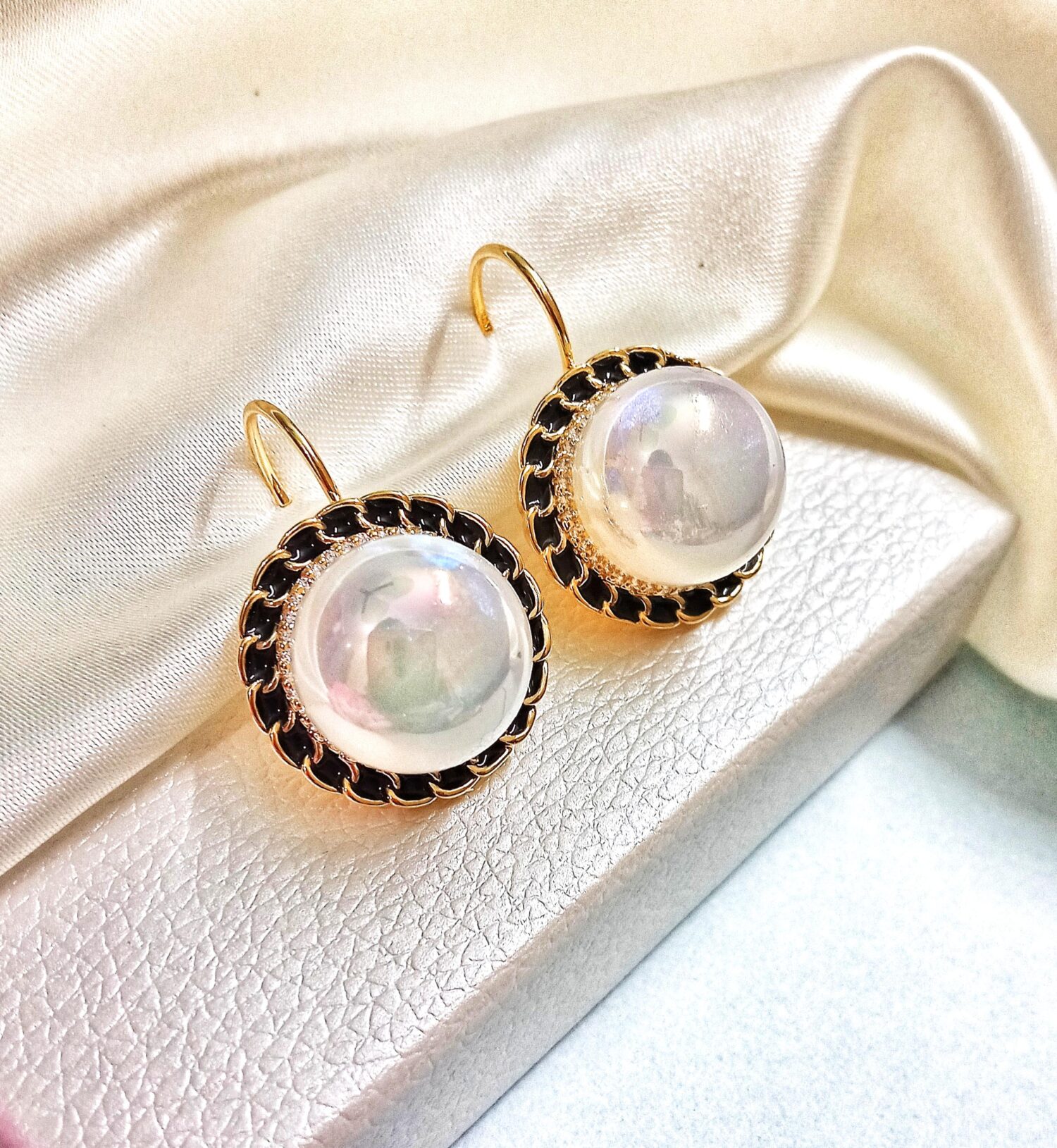 Zora Pearl Stud Earrings (Black) - Image 2