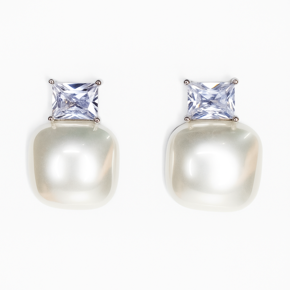 Ada Pearl Stud Earrings (Silver Polish)