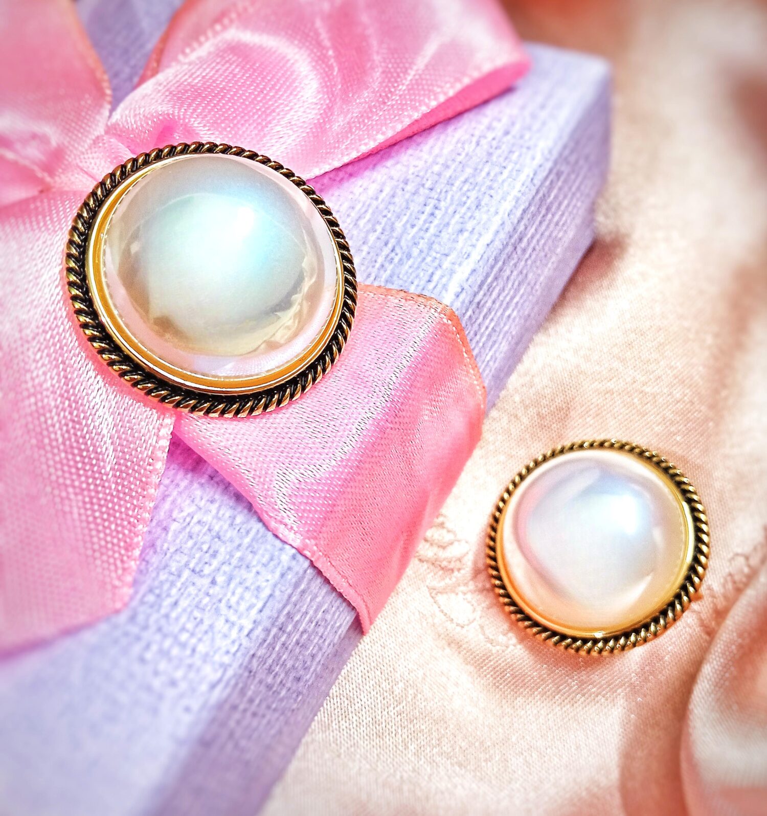 Dane Pearl Stud Earrings (Antique Gold Polish)