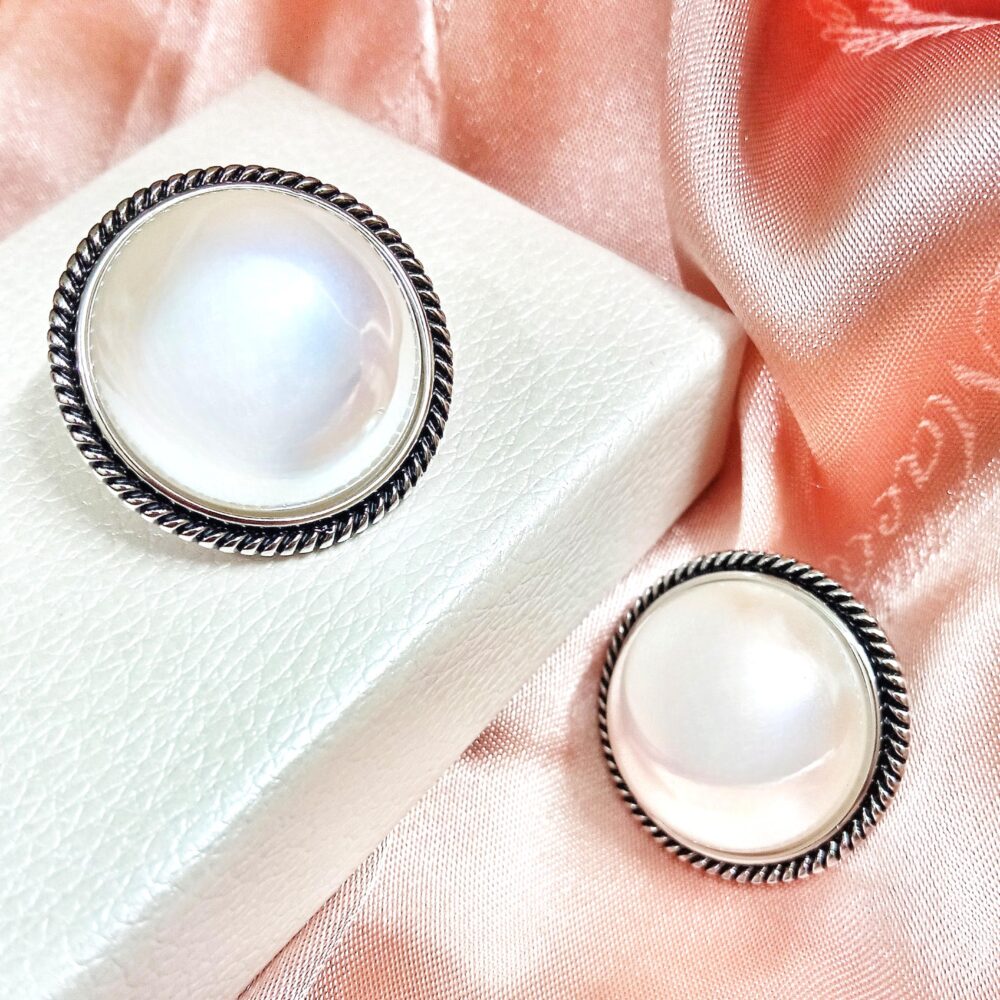 Dane Pearl Stud Earrings (Antique Silver Polish)