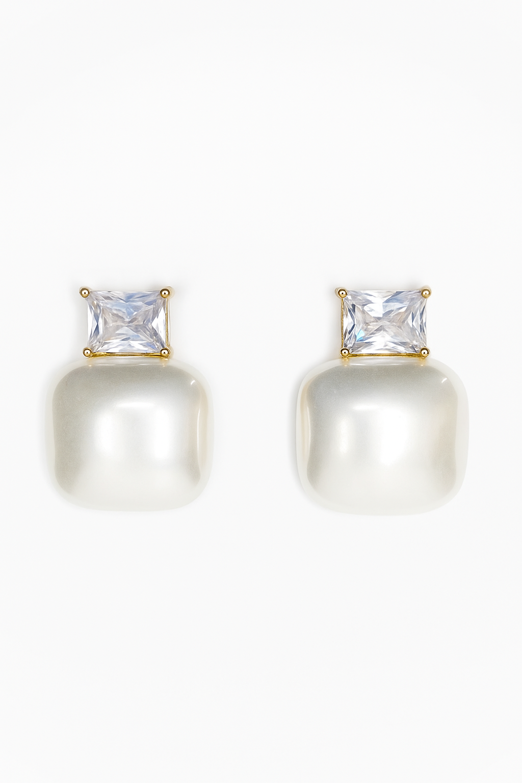 Ada Pearl Stud Earrings (Gold Polish)