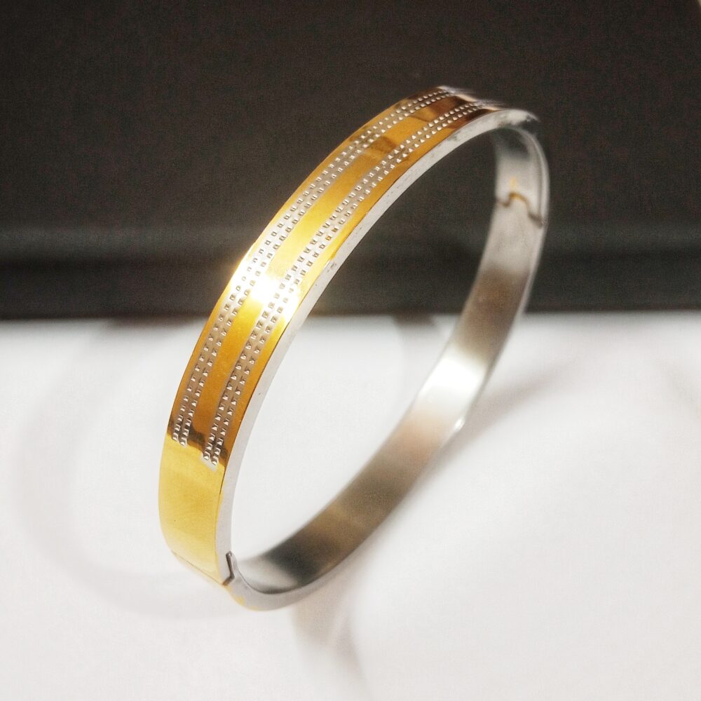 Stratos Cuff