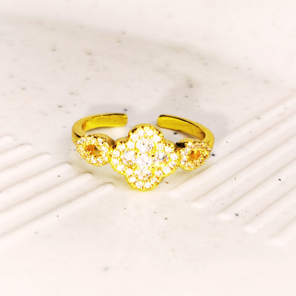Clover Ring